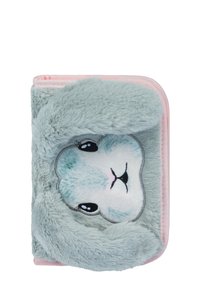 Portafoglio grigio in peluche a forma di coniglio, con pelo morbido, zip rosa e caratteristiche facciali ricamate, tra cui occhi neri e un piccolo naso.