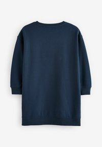 Mörkblå sweatshirt med långa ärmar, rundad halsringning och ribbade ärmar och fåll. Slät textur med en avslappnad, oversized passform.