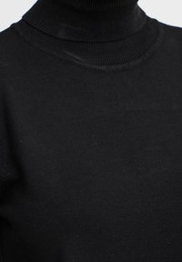 b.young Sweter