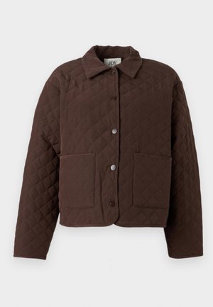 Veste matelassée marron avec col, boutons-pression à l'avant et deux grandes poches plaquées. Le design présente un motif géométrique en losanges.