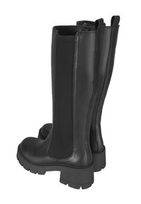 Schwarze kniehohe Stiefel aus einer Kombination von Leder und elastischem Material, mit einer strukturierten Sohle und verstärkten Nähten.