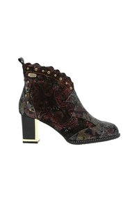 Bottine en tissu texturé avec un motif cachemire en noir, rouge et or. Elle présente un sommet festonné, des clous décoratifs et un talon bloc.