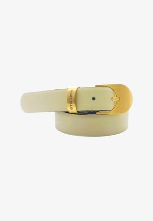 Cintura in pelle beige chiaro con fibbia rotonda color oro e passante dorato inciso con "MARC ELLIS."