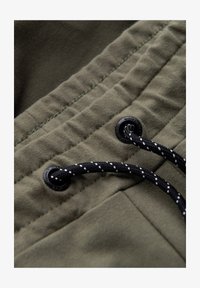 Ausgewählt, dark olive