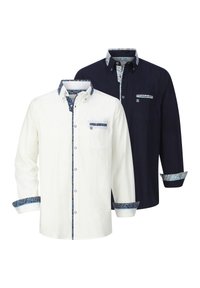 Hemd-Set mit einem weißen und einem marineblauen Hemd. Beide Hemden verfügen über ein gemustertes Mobiliar am Kragen und an den Manschetten sowie jeweils eine Brusttasche.