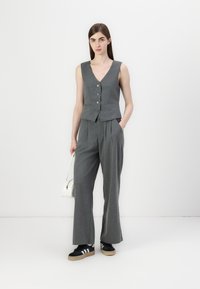 Hollister Co. LONGER LENGTH VEST - Liemenė - heather