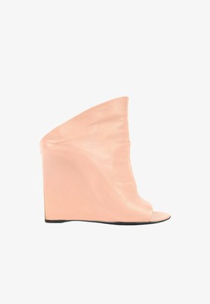 Balenciaga, Boots à talons - pink