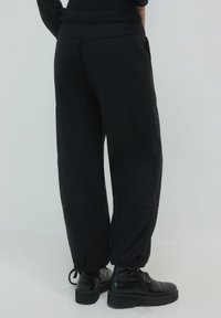 Calliope CON TASCONI  - Stoffhose - nero