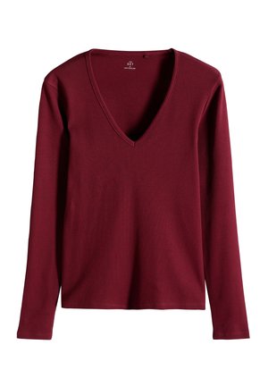 Haut bordeaux à manches longues avec une texture côtelée et un décolleté en V profond. Présente un style simple, sans ornements ni embellissements.
