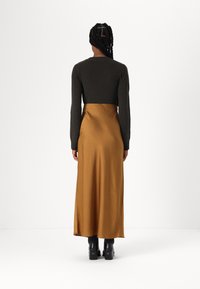 Bruuns Bazaar ACACIA JOANELLE SKIRT - Dolgo krilo - rubber