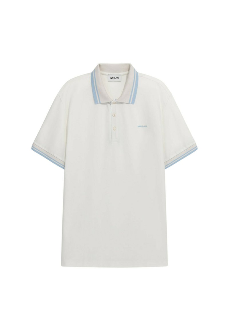 Maglietta polo bianca con colletto a righe blu e dettagli sulle maniche, caratterizzata da una chiusura con bottoni e un piccolo logo sul lato sinistro del petto. Materiale in cotone.