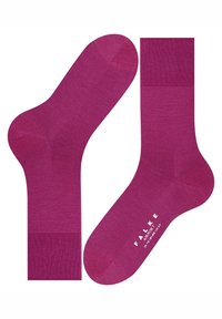 Magenta skarpetki o gładkiej fakturze, z prążkowaną ściągaczem i wzmocnionym palcem, z logo "FALKE" na podeszwie.