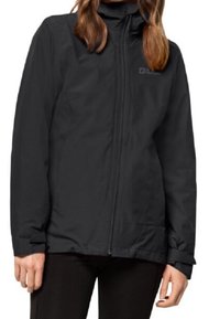 Svart vattentät jacka med hög krage och blixtlås framtill. Har långa ärmar med mudd, slät textur och logotyp på vänster bröst.