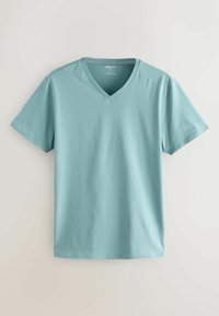 Tricou V cu guler de culoare teal, fabricat din bumbac moale. Mâneci scurte, croială lejeră, textură netedă fără modele sau desene vizibile. Simplu și banal.