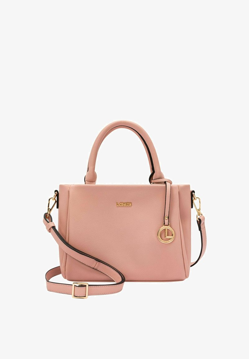 Sac à main en cuir rose avec double poignée, bandoulière amovible, quincaillerie dorée et un charme de marque. Texture lisse et forme structurée.