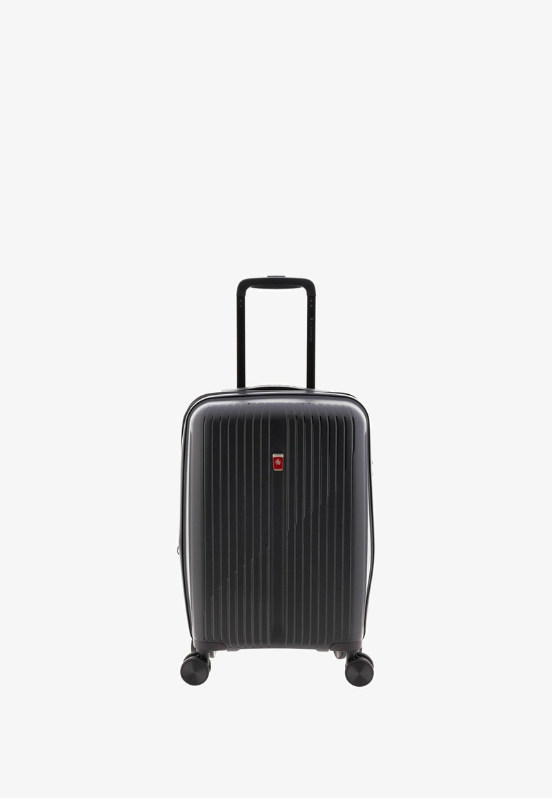 Valigia rigida nera con design a coste verticali, manico telescopico e quattro ruote per una facile mobilità. Presenta un piccolo logo rosso.