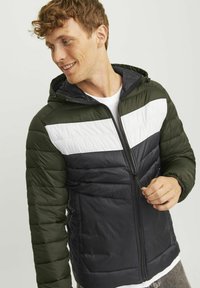 Jack & Jones PUFFER - Jachetă de iarnă - black