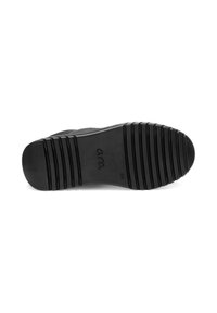 Suela de zapato de goma negra con surcos horizontales y una ligera curva en la punta. El logotipo y las marcas de tamaño son visibles en la superficie.