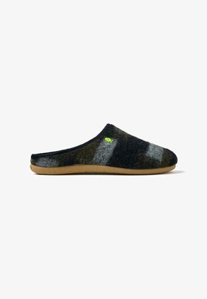 Chaussons en feutre de laine à motif tartan noir et vert, avec semelle en caoutchouc beige et petit logo vert. Design sans lacets avec texture douce.