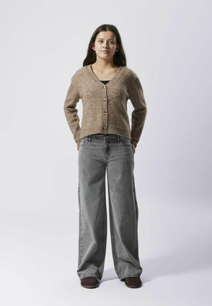 LMTD LMTD STRICKJACKE RELAXED FIT - Cardigan - savannah tan