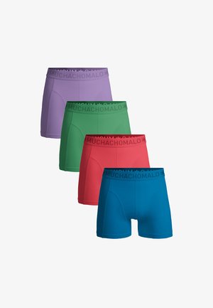 Fire par bokser i lilla, grøn, rød og blå, med et glat materiale og en elastisk talje med "MUCHACHOMALO" branding.