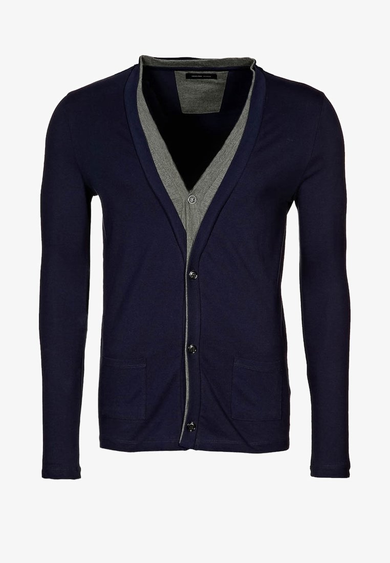 Cardigan blu navy con scollo a V, fodera interna grigia, due tasche frontali e cinque bottoni scuri. Realizzato in tessuto morbido e leggero.