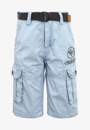 Pantaloni cargo azzurro chiaro realizzati in tessuto, con tasche anteriori e laterali, dettagli cuciti e una cintura intrecciata nera.