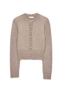 L ühike beež kardigan tekstuurse kudumismaterjaliga, ümar kaelus ja seitse ees olevat nööpi.