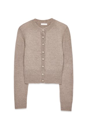 Cardigan corto beige hecho de material de punto texturizado, con cuello redondo y cierre frontal con siete botones.