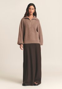 ST MRLO Svetrík - dusty brown