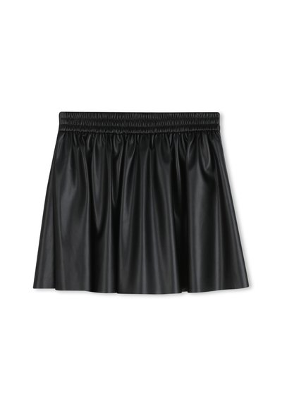 Zwarte faux leren rok met een elastische tailleband. Heeft een uitlopende design met gerimpelde textuur voor extra volume.