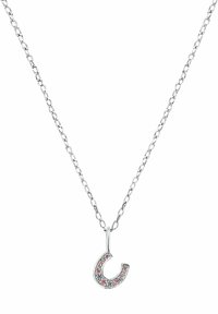 Collana in argento con ciondolo smaltato a forma di ferro di cavallo, decorato con accenti di pietre colorate.