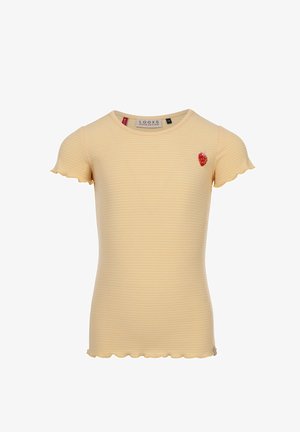 Lichtgeel geribd shirt met korte mouwen, met een kleine rode aardbeienborduring op de linkerborst en zomen met krokrand.