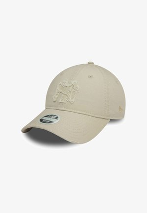 Cappellino da baseball beige in tessuto, con logo ricamato, visiera curva, fori di ventilazione e un adesivo con la taglia sulla visiera.