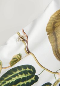 Niet geselecteerd, cream floral