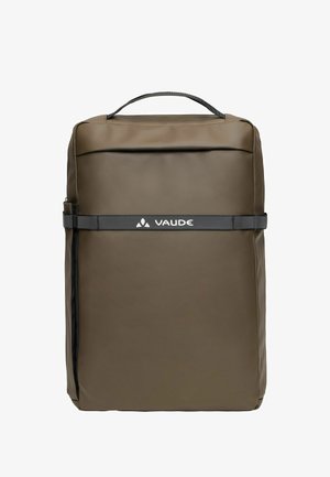 Hoher olivgrüner Rucksack mit oberem Griff und einem horizontalen schwarzen Riemen mit weißem Vaude-Logo auf der Vorderseite.