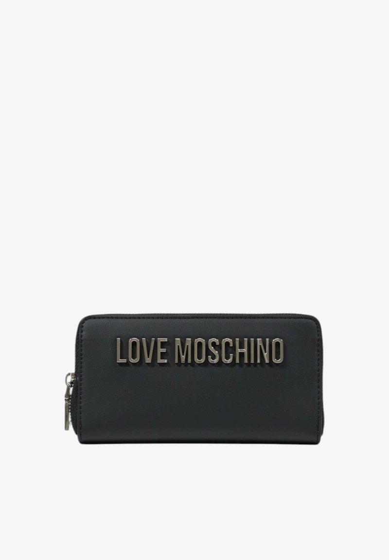 Portafoglio nero con una texture in pelle liscia, caratterizzato da un logo "LOVE MOSCHINO" in tono dorato sulla parte anteriore e una chiusura con zip laterale.