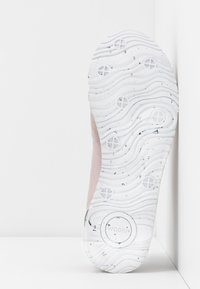 Woden NORA III - Sapatilhas - bark