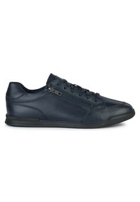 Zapatillas de piel azul marino con cordones en la parte delantera, detalle de cremallera lateral, suela de goma negra de perfil bajo, textura suave y diseño minimalista.