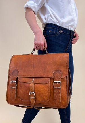 Gusti Leder LEON CAM - Kufrík - brown