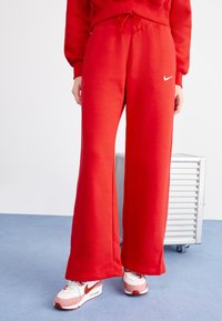 Nike Sportswear SPORTSWEAR PHOENIX FLEECE - Tracksuit bottoms - university red