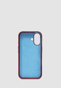 Mobiele telefoonhoes in donker bordeauxrood met een gestructureerde lichtblauwe binnenkant. Voorzien van uitsparingen voor de camera en knoppen aan de zijkant.