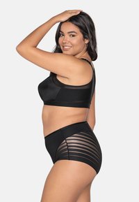 Schwarzes sportliches Bralette und hochgeschnittene Panty, mit Mesh-Einsätzen, glatter Textur und strukturiertem Sitz.