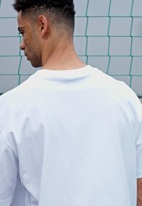 Thumbnail Image 2