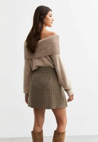 New Look CHECK BELTED BOX PLEAT MINI - Falda plisada - brown pattern