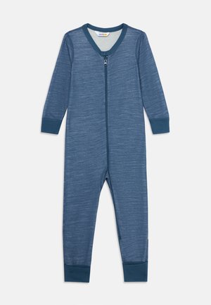 Blaues Langarm-Infant-Overall mit frontalem Reißverschluss, Druckknopf am Halsauschnitt und gerippten Bündchen an den Ärmeln und Hosenbeinen.