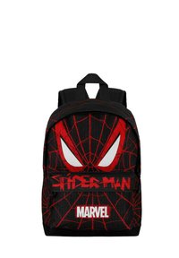 Černý batoh s motivem Spider-Mana, velkýma bílýma očima a červeným vzorem pavučiny, červený text "SPIDER-MAN" a "MARVEL" na předním panelu.