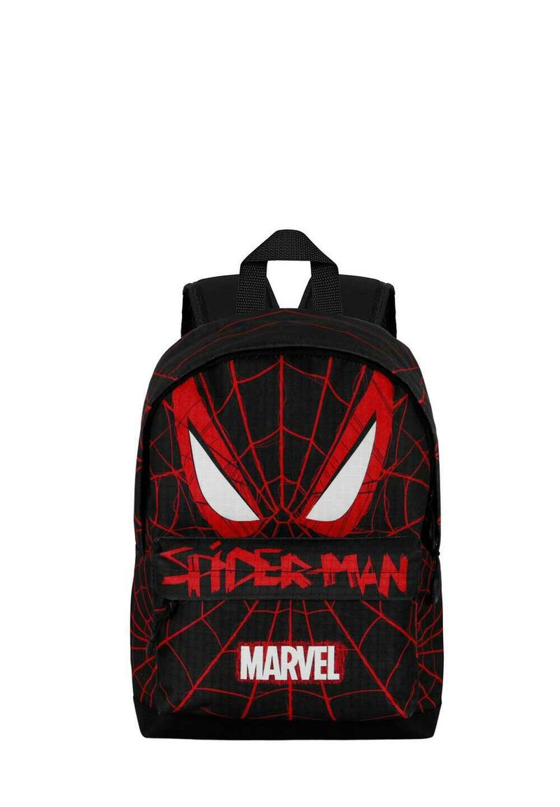 Černý batoh s motivem Spider-Mana, velkýma bílýma očima a červeným vzorem pavučiny, červený text "SPIDER-MAN" a "MARVEL" na předním panelu.