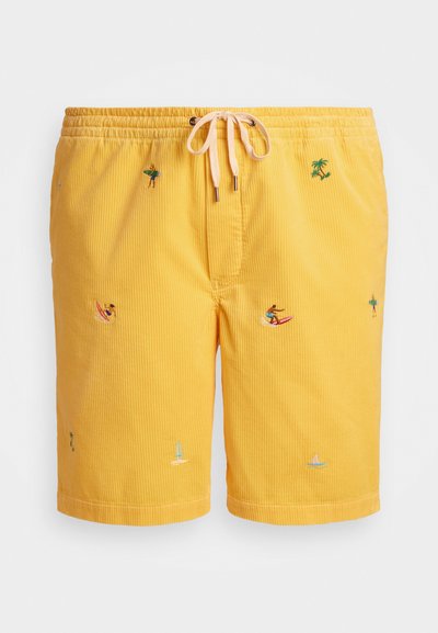 Κίτρινα κοντά μαγιό από κοτλέ με ελαστική μέση, κορδόνι, και κεντημένα σχέδια με φοίνικες, σερφιστές και ιστιοφόρα ως διακοσμητικές λεπτομέρειες.