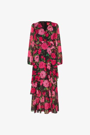 Μακριά μαύρη φόρεμα από σιφόν με ζωηρό ροζ λουλουδένιο μοτίβο, V-λαιμόκοψη, μακριά διαφανή μανίκια, στρώσεις με βολάν και ζώνη στη μέση.